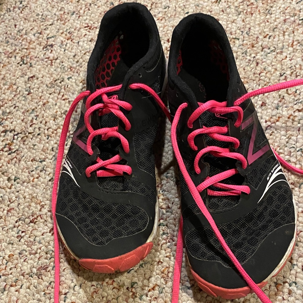 New Balance Women's Athletic Shoes in Black and Pink